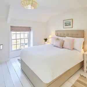 https://host-stay-holmlea-cottage.yorkshirehotels.net